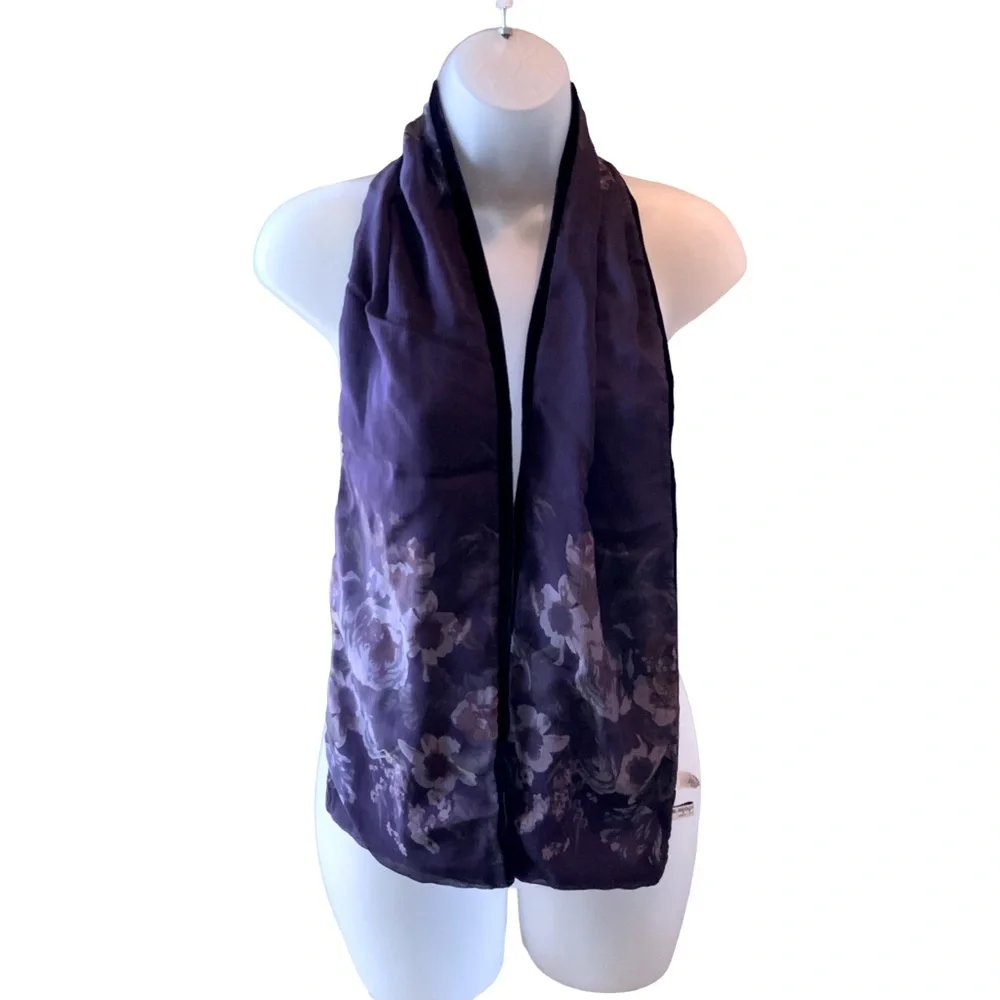 Bloomingdale’s Silk Blend Scarf  Purple Floral With Velvet Underside Reversible - Picture 2 of 10